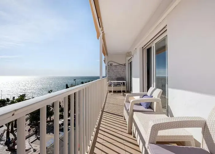 Rentitspain - - Vistas Unicas Al Mar Mediterraneo Lejlighed Nerja